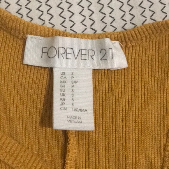 Crop top - Picture 3 of 3